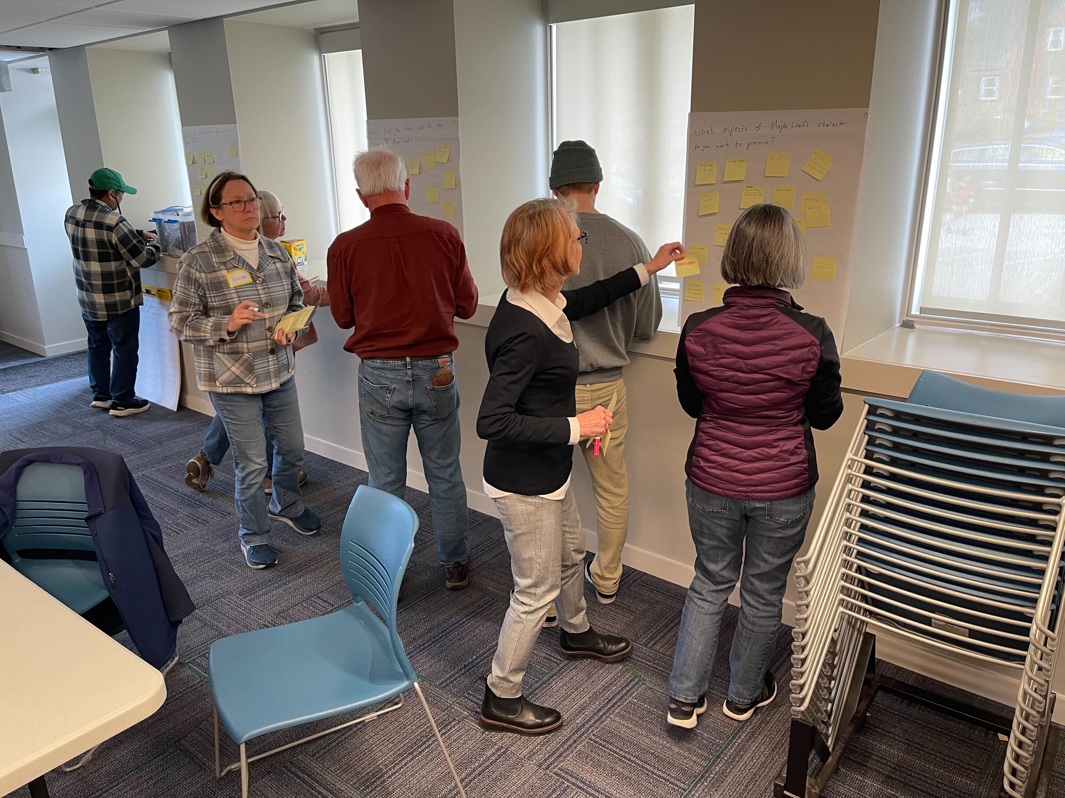 Neighbors at an advocacy workshop in Maple Leaf
